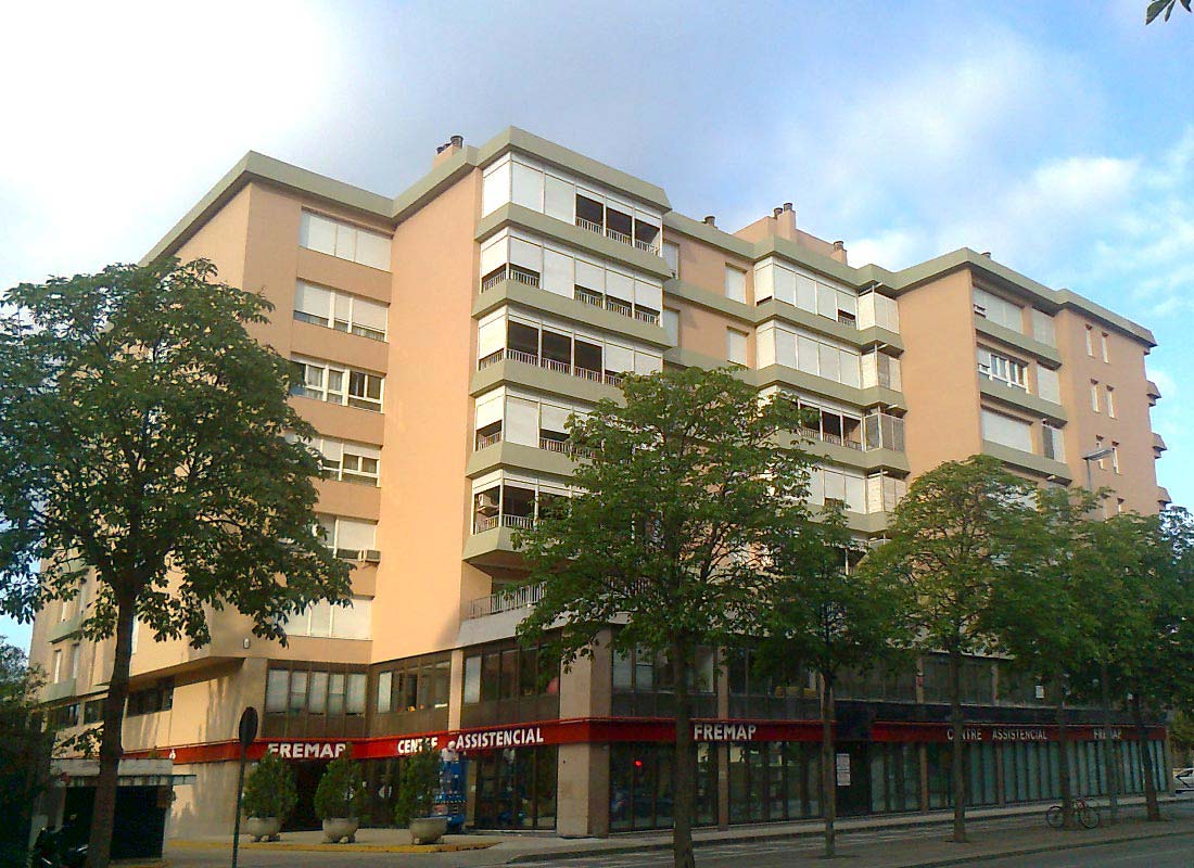Rehabilitació de façana en edifici plurifamiliar, Girona