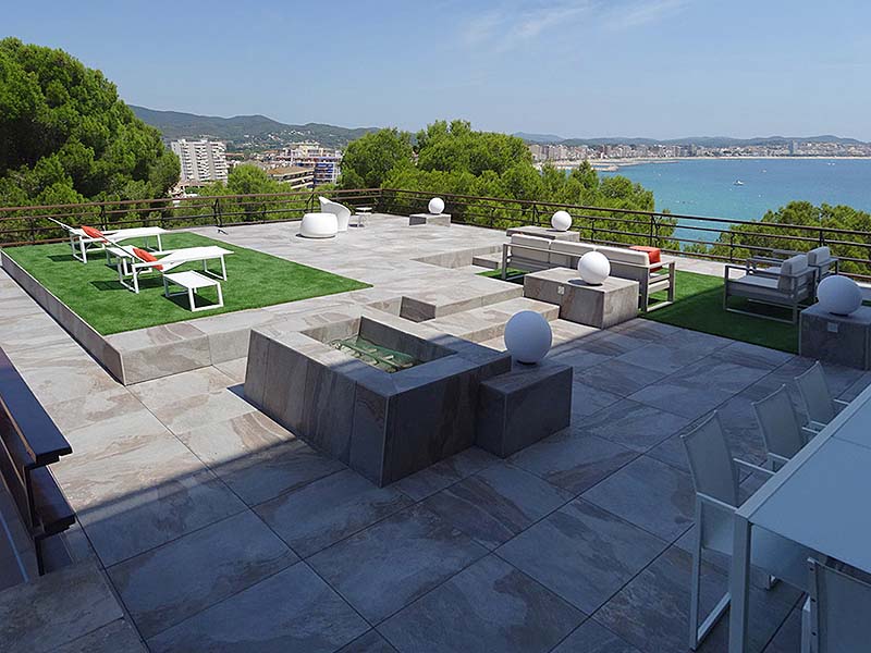 Creación de diferentes volúmenes arquitectónicos para ofrecer múltiples opciones para disfrutar de la terraza